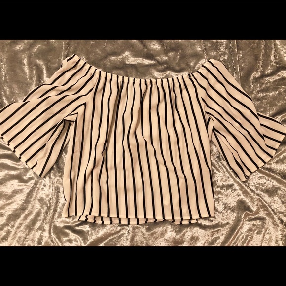Off shoulder loose fitted striped shirt - Picture 3 of 3